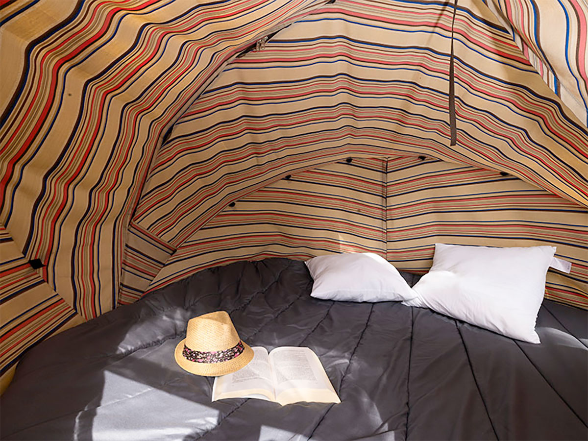 Chambre d’une cabane en bois pour une nuit insolite en Île-de-France