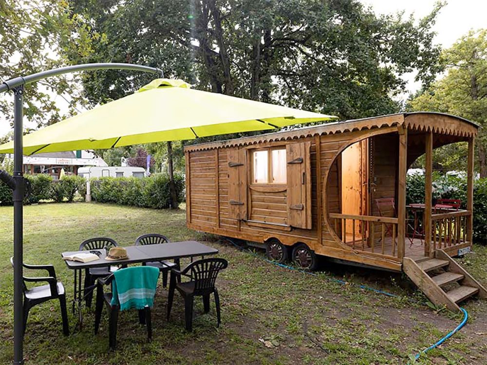 Roulotte pour une nuit insolite près de Paris à La Rivière Dorée